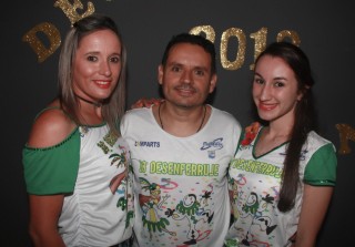 
<a style='margin-left: 5px;' class='btn btn-xs btn-social btn-facebook' href='https://www.facebook.com/sharer/sharer.php?u=https://www.galeramix.com.br/imagem/a58/800-800-90/conteudo/site_galerias/58/desenferruje-2018-39.jpg' rel='popup' data-width='500' data-height='400'><i class='fa fa-facebook'></i>Compartilhar <span class='hidden-xs'>no Facebook</span>
</a> 
<a class='btn btn-default btn-xs' target='_blank' href='imagem/a58/800-800-90/conteudo/site_galerias/58/desenferruje-2018-39.jpg'>
<span class='glyphicon glyphicon-cloud-download'></span> Salvar
</a>
