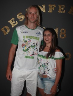 
<a style='margin-left: 5px;' class='btn btn-xs btn-social btn-facebook' href='https://www.facebook.com/sharer/sharer.php?u=https://www.galeramix.com.br/imagem/a58/800-800-90/conteudo/site_galerias/58/desenferruje-2018-45.jpg' rel='popup' data-width='500' data-height='400'><i class='fa fa-facebook'></i>Compartilhar <span class='hidden-xs'>no Facebook</span>
</a> 
<a class='btn btn-default btn-xs' target='_blank' href='imagem/a58/800-800-90/conteudo/site_galerias/58/desenferruje-2018-45.jpg'>
<span class='glyphicon glyphicon-cloud-download'></span> Salvar
</a>
