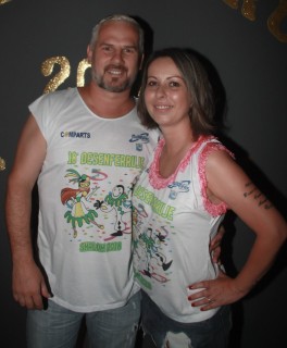 
<a style='margin-left: 5px;' class='btn btn-xs btn-social btn-facebook' href='https://www.facebook.com/sharer/sharer.php?u=https://www.galeramix.com.br/imagem/a58/800-800-90/conteudo/site_galerias/58/desenferruje-2018-47.jpg' rel='popup' data-width='500' data-height='400'><i class='fa fa-facebook'></i>Compartilhar <span class='hidden-xs'>no Facebook</span>
</a> 
<a class='btn btn-default btn-xs' target='_blank' href='imagem/a58/800-800-90/conteudo/site_galerias/58/desenferruje-2018-47.jpg'>
<span class='glyphicon glyphicon-cloud-download'></span> Salvar
</a>
