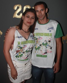 
<a style='margin-left: 5px;' class='btn btn-xs btn-social btn-facebook' href='https://www.facebook.com/sharer/sharer.php?u=https://www.galeramix.com.br/imagem/a58/800-800-90/conteudo/site_galerias/58/desenferruje-2018-53.jpg' rel='popup' data-width='500' data-height='400'><i class='fa fa-facebook'></i>Compartilhar <span class='hidden-xs'>no Facebook</span>
</a> 
<a class='btn btn-default btn-xs' target='_blank' href='imagem/a58/800-800-90/conteudo/site_galerias/58/desenferruje-2018-53.jpg'>
<span class='glyphicon glyphicon-cloud-download'></span> Salvar
</a>
