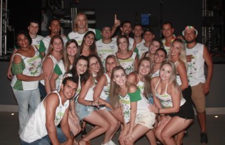 
<a style='margin-left: 5px;' class='btn btn-xs btn-social btn-facebook' href='https://www.facebook.com/sharer/sharer.php?u=https://www.galeramix.com.br/imagem/a58/800-800-90/conteudo/site_galerias/58/desenferruje-2018-56.jpg' rel='popup' data-width='500' data-height='400'><i class='fa fa-facebook'></i>Compartilhar <span class='hidden-xs'>no Facebook</span>
</a> 
<a class='btn btn-default btn-xs' target='_blank' href='imagem/a58/800-800-90/conteudo/site_galerias/58/desenferruje-2018-56.jpg'>
<span class='glyphicon glyphicon-cloud-download'></span> Salvar
</a>
