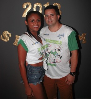 
<a style='margin-left: 5px;' class='btn btn-xs btn-social btn-facebook' href='https://www.facebook.com/sharer/sharer.php?u=https://www.galeramix.com.br/imagem/a58/800-800-90/conteudo/site_galerias/58/desenferruje-2018-68.jpg' rel='popup' data-width='500' data-height='400'><i class='fa fa-facebook'></i>Compartilhar <span class='hidden-xs'>no Facebook</span>
</a> 
<a class='btn btn-default btn-xs' target='_blank' href='imagem/a58/800-800-90/conteudo/site_galerias/58/desenferruje-2018-68.jpg'>
<span class='glyphicon glyphicon-cloud-download'></span> Salvar
</a>
