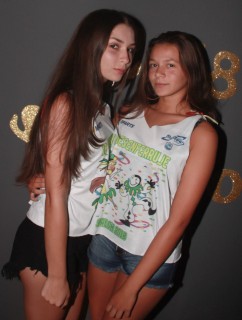 
<a style='margin-left: 5px;' class='btn btn-xs btn-social btn-facebook' href='https://www.facebook.com/sharer/sharer.php?u=https://www.galeramix.com.br/imagem/a58/800-800-90/conteudo/site_galerias/58/desenferruje-2018-73.jpg' rel='popup' data-width='500' data-height='400'><i class='fa fa-facebook'></i>Compartilhar <span class='hidden-xs'>no Facebook</span>
</a> 
<a class='btn btn-default btn-xs' target='_blank' href='imagem/a58/800-800-90/conteudo/site_galerias/58/desenferruje-2018-73.jpg'>
<span class='glyphicon glyphicon-cloud-download'></span> Salvar
</a>
