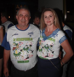 
<a style='margin-left: 5px;' class='btn btn-xs btn-social btn-facebook' href='https://www.facebook.com/sharer/sharer.php?u=https://www.galeramix.com.br/imagem/a58/800-800-90/conteudo/site_galerias/58/desenferruje-2018-79.jpg' rel='popup' data-width='500' data-height='400'><i class='fa fa-facebook'></i>Compartilhar <span class='hidden-xs'>no Facebook</span>
</a> 
<a class='btn btn-default btn-xs' target='_blank' href='imagem/a58/800-800-90/conteudo/site_galerias/58/desenferruje-2018-79.jpg'>
<span class='glyphicon glyphicon-cloud-download'></span> Salvar
</a>
