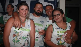 
<a style='margin-left: 5px;' class='btn btn-xs btn-social btn-facebook' href='https://www.facebook.com/sharer/sharer.php?u=https://www.galeramix.com.br/imagem/a58/800-800-90/conteudo/site_galerias/58/desenferruje-2018-83.jpg' rel='popup' data-width='500' data-height='400'><i class='fa fa-facebook'></i>Compartilhar <span class='hidden-xs'>no Facebook</span>
</a> 
<a class='btn btn-default btn-xs' target='_blank' href='imagem/a58/800-800-90/conteudo/site_galerias/58/desenferruje-2018-83.jpg'>
<span class='glyphicon glyphicon-cloud-download'></span> Salvar
</a>
