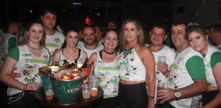 
<a style='margin-left: 5px;' class='btn btn-xs btn-social btn-facebook' href='https://www.facebook.com/sharer/sharer.php?u=https://www.galeramix.com.br/imagem/a58/800-800-90/conteudo/site_galerias/58/desenferruje-2018-89.jpg' rel='popup' data-width='500' data-height='400'><i class='fa fa-facebook'></i>Compartilhar <span class='hidden-xs'>no Facebook</span>
</a> 
<a class='btn btn-default btn-xs' target='_blank' href='imagem/a58/800-800-90/conteudo/site_galerias/58/desenferruje-2018-89.jpg'>
<span class='glyphicon glyphicon-cloud-download'></span> Salvar
</a>
