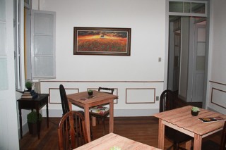 
                                <a style='margin-left: 5px;' class='btn btn-xs btn-social btn-facebook' href='https://www.facebook.com/sharer/sharer.php?u=https://www.galeramix.com.br/imagem/a60/800-800-90/conteudo/site_galerias/60/magnatas-the-house-10.jpg' rel='popup' data-width='500' data-height='400'><i class='fa fa-facebook'></i>Compartilhar <span class='hidden-xs'>no Facebook</span>
                            </a> 
                            <a class='btn btn-default btn-xs' target='_blank' href='imagem/a60/800-800-90/conteudo/site_galerias/60/magnatas-the-house-10.jpg'>
                                <span class='glyphicon glyphicon-cloud-download'></span> Salvar
                            </a>
                            