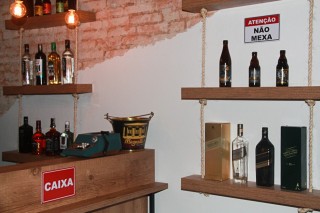 
        <a style='margin-left: 5px;' class='btn btn-xs btn-social btn-facebook' href='https://www.facebook.com/sharer/sharer.php?u=https://www.galeramix.com.br/imagem/a60/800-800-90/conteudo/site_galerias/60/magnatas-the-house-16.jpg' rel='popup' data-width='500' data-height='400'><i class='fa fa-facebook'></i>Compartilhar <span class='hidden-xs'>no Facebook</span>
    </a> 
    <a class='btn btn-default btn-xs' target='_blank' href='imagem/a60/800-800-90/conteudo/site_galerias/60/magnatas-the-house-16.jpg'>
        <span class='glyphicon glyphicon-cloud-download'></span> Salvar
    </a>
    