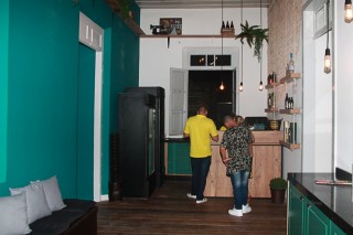 
    <a style='margin-left: 5px;' class='btn btn-xs btn-social btn-facebook' href='https://www.facebook.com/sharer/sharer.php?u=https://www.galeramix.com.br/imagem/a60/800-800-90/conteudo/site_galerias/60/magnatas-the-house-17.jpg' rel='popup' data-width='500' data-height='400'><i class='fa fa-facebook'></i>Compartilhar <span class='hidden-xs'>no Facebook</span>
</a> 
<a class='btn btn-default btn-xs' target='_blank' href='imagem/a60/800-800-90/conteudo/site_galerias/60/magnatas-the-house-17.jpg'>
    <span class='glyphicon glyphicon-cloud-download'></span> Salvar
</a>
