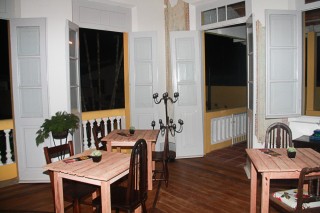 
<a style='margin-left: 5px;' class='btn btn-xs btn-social btn-facebook' href='https://www.facebook.com/sharer/sharer.php?u=https://www.galeramix.com.br/imagem/a60/800-800-90/conteudo/site_galerias/60/magnatas-the-house-18.jpg' rel='popup' data-width='500' data-height='400'><i class='fa fa-facebook'></i>Compartilhar <span class='hidden-xs'>no Facebook</span>
</a> 
<a class='btn btn-default btn-xs' target='_blank' href='imagem/a60/800-800-90/conteudo/site_galerias/60/magnatas-the-house-18.jpg'>
<span class='glyphicon glyphicon-cloud-download'></span> Salvar
</a>
