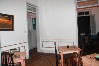 
<a style='margin-left: 5px;' class='btn btn-xs btn-social btn-facebook' href='https://www.facebook.com/sharer/sharer.php?u=https://www.galeramix.com.br/imagem/a60/800-800-90/conteudo/site_galerias/60/magnatas-the-house-2.jpg' rel='popup' data-width='500' data-height='400'><i class='fa fa-facebook'></i>Compartilhar <span class='hidden-xs'>no Facebook</span>
</a> 
<a class='btn btn-default btn-xs' target='_blank' href='imagem/a60/800-800-90/conteudo/site_galerias/60/magnatas-the-house-2.jpg'>
<span class='glyphicon glyphicon-cloud-download'></span> Salvar
</a>
