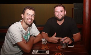 
<a style='margin-left: 5px;' class='btn btn-xs btn-social btn-facebook' href='https://www.facebook.com/sharer/sharer.php?u=https://www.galeramix.com.br/imagem/a60/800-800-90/conteudo/site_galerias/60/magnatas-the-house-20.jpg' rel='popup' data-width='500' data-height='400'><i class='fa fa-facebook'></i>Compartilhar <span class='hidden-xs'>no Facebook</span>
</a> 
<a class='btn btn-default btn-xs' target='_blank' href='imagem/a60/800-800-90/conteudo/site_galerias/60/magnatas-the-house-20.jpg'>
<span class='glyphicon glyphicon-cloud-download'></span> Salvar
</a>
