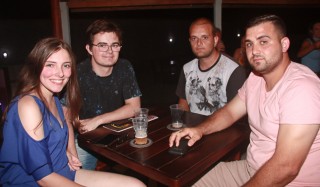 
<a style='margin-left: 5px;' class='btn btn-xs btn-social btn-facebook' href='https://www.facebook.com/sharer/sharer.php?u=https://www.galeramix.com.br/imagem/a60/800-800-90/conteudo/site_galerias/60/magnatas-the-house-23.jpg' rel='popup' data-width='500' data-height='400'><i class='fa fa-facebook'></i>Compartilhar <span class='hidden-xs'>no Facebook</span>
</a> 
<a class='btn btn-default btn-xs' target='_blank' href='imagem/a60/800-800-90/conteudo/site_galerias/60/magnatas-the-house-23.jpg'>
<span class='glyphicon glyphicon-cloud-download'></span> Salvar
</a>
