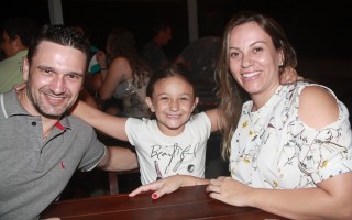 
<a style='margin-left: 5px;' class='btn btn-xs btn-social btn-facebook' href='https://www.facebook.com/sharer/sharer.php?u=https://www.galeramix.com.br/imagem/a60/800-800-90/conteudo/site_galerias/60/magnatas-the-house-24.jpg' rel='popup' data-width='500' data-height='400'><i class='fa fa-facebook'></i>Compartilhar <span class='hidden-xs'>no Facebook</span>
</a> 
<a class='btn btn-default btn-xs' target='_blank' href='imagem/a60/800-800-90/conteudo/site_galerias/60/magnatas-the-house-24.jpg'>
<span class='glyphicon glyphicon-cloud-download'></span> Salvar
</a>
