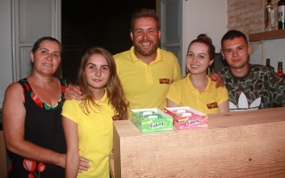 
<a style='margin-left: 5px;' class='btn btn-xs btn-social btn-facebook' href='https://www.facebook.com/sharer/sharer.php?u=https://www.galeramix.com.br/imagem/a60/800-800-90/conteudo/site_galerias/60/magnatas-the-house-30.jpg' rel='popup' data-width='500' data-height='400'><i class='fa fa-facebook'></i>Compartilhar <span class='hidden-xs'>no Facebook</span>
</a> 
<a class='btn btn-default btn-xs' target='_blank' href='imagem/a60/800-800-90/conteudo/site_galerias/60/magnatas-the-house-30.jpg'>
<span class='glyphicon glyphicon-cloud-download'></span> Salvar
</a>
