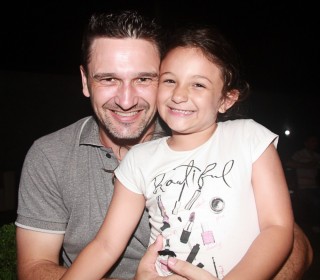 
<a style='margin-left: 5px;' class='btn btn-xs btn-social btn-facebook' href='https://www.facebook.com/sharer/sharer.php?u=https://www.galeramix.com.br/imagem/a60/800-800-90/conteudo/site_galerias/60/magnatas-the-house-35.jpg' rel='popup' data-width='500' data-height='400'><i class='fa fa-facebook'></i>Compartilhar <span class='hidden-xs'>no Facebook</span>
</a> 
<a class='btn btn-default btn-xs' target='_blank' href='imagem/a60/800-800-90/conteudo/site_galerias/60/magnatas-the-house-35.jpg'>
<span class='glyphicon glyphicon-cloud-download'></span> Salvar
</a>
