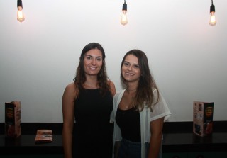 
<a style='margin-left: 5px;' class='btn btn-xs btn-social btn-facebook' href='https://www.facebook.com/sharer/sharer.php?u=https://www.galeramix.com.br/imagem/a60/800-800-90/conteudo/site_galerias/60/magnatas-the-house-41.jpg' rel='popup' data-width='500' data-height='400'><i class='fa fa-facebook'></i>Compartilhar <span class='hidden-xs'>no Facebook</span>
</a> 
<a class='btn btn-default btn-xs' target='_blank' href='imagem/a60/800-800-90/conteudo/site_galerias/60/magnatas-the-house-41.jpg'>
<span class='glyphicon glyphicon-cloud-download'></span> Salvar
</a>
