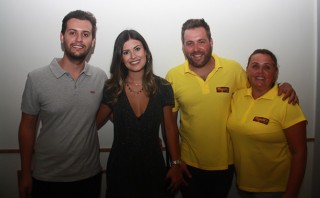 
<a style='margin-left: 5px;' class='btn btn-xs btn-social btn-facebook' href='https://www.facebook.com/sharer/sharer.php?u=https://www.galeramix.com.br/imagem/a60/800-800-90/conteudo/site_galerias/60/magnatas-the-house-5.jpg' rel='popup' data-width='500' data-height='400'><i class='fa fa-facebook'></i>Compartilhar <span class='hidden-xs'>no Facebook</span>
</a> 
<a class='btn btn-default btn-xs' target='_blank' href='imagem/a60/800-800-90/conteudo/site_galerias/60/magnatas-the-house-5.jpg'>
<span class='glyphicon glyphicon-cloud-download'></span> Salvar
</a>
