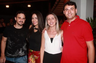 
<a style='margin-left: 5px;' class='btn btn-xs btn-social btn-facebook' href='https://www.facebook.com/sharer/sharer.php?u=https://www.galeramix.com.br/imagem/a60/800-800-90/conteudo/site_galerias/60/magnatas-the-house-58.jpg' rel='popup' data-width='500' data-height='400'><i class='fa fa-facebook'></i>Compartilhar <span class='hidden-xs'>no Facebook</span>
</a> 
<a class='btn btn-default btn-xs' target='_blank' href='imagem/a60/800-800-90/conteudo/site_galerias/60/magnatas-the-house-58.jpg'>
<span class='glyphicon glyphicon-cloud-download'></span> Salvar
</a>
