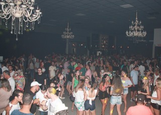 
<a style='margin-left: 5px;' class='btn btn-xs btn-social btn-facebook' href='https://www.facebook.com/sharer/sharer.php?u=https://www.galeramix.com.br/imagem/a61/800-800-90/conteudo/site_galerias/61/canja-dos-amigos-2018-live-tijucas-23.jpg' rel='popup' data-width='500' data-height='400'><i class='fa fa-facebook'></i>Compartilhar <span class='hidden-xs'>no Facebook</span>
</a> 
<a class='btn btn-default btn-xs' target='_blank' href='imagem/a61/800-800-90/conteudo/site_galerias/61/canja-dos-amigos-2018-live-tijucas-23.jpg'>
<span class='glyphicon glyphicon-cloud-download'></span> Salvar
</a>
