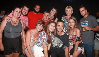 
<a style='margin-left: 5px;' class='btn btn-xs btn-social btn-facebook' href='https://www.facebook.com/sharer/sharer.php?u=https://www.galeramix.com.br/imagem/a61/800-800-90/conteudo/site_galerias/61/canja-dos-amigos-2018-live-tijucas-27.jpg' rel='popup' data-width='500' data-height='400'><i class='fa fa-facebook'></i>Compartilhar <span class='hidden-xs'>no Facebook</span>
</a> 
<a class='btn btn-default btn-xs' target='_blank' href='imagem/a61/800-800-90/conteudo/site_galerias/61/canja-dos-amigos-2018-live-tijucas-27.jpg'>
<span class='glyphicon glyphicon-cloud-download'></span> Salvar
</a>
