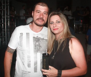 
<a style='margin-left: 5px;' class='btn btn-xs btn-social btn-facebook' href='https://www.facebook.com/sharer/sharer.php?u=https://www.galeramix.com.br/imagem/a61/800-800-90/conteudo/site_galerias/61/canja-dos-amigos-2018-live-tijucas-36.jpg' rel='popup' data-width='500' data-height='400'><i class='fa fa-facebook'></i>Compartilhar <span class='hidden-xs'>no Facebook</span>
</a> 
<a class='btn btn-default btn-xs' target='_blank' href='imagem/a61/800-800-90/conteudo/site_galerias/61/canja-dos-amigos-2018-live-tijucas-36.jpg'>
<span class='glyphicon glyphicon-cloud-download'></span> Salvar
</a>
