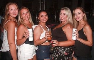 
<a style='margin-left: 5px;' class='btn btn-xs btn-social btn-facebook' href='https://www.facebook.com/sharer/sharer.php?u=https://www.galeramix.com.br/imagem/a61/800-800-90/conteudo/site_galerias/61/canja-dos-amigos-2018-live-tijucas-37.jpg' rel='popup' data-width='500' data-height='400'><i class='fa fa-facebook'></i>Compartilhar <span class='hidden-xs'>no Facebook</span>
</a> 
<a class='btn btn-default btn-xs' target='_blank' href='imagem/a61/800-800-90/conteudo/site_galerias/61/canja-dos-amigos-2018-live-tijucas-37.jpg'>
<span class='glyphicon glyphicon-cloud-download'></span> Salvar
</a>
