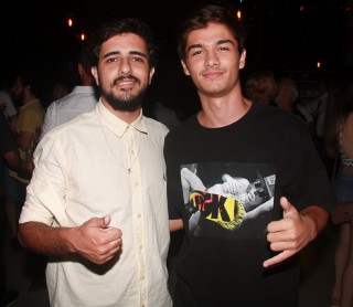 
<a style='margin-left: 5px;' class='btn btn-xs btn-social btn-facebook' href='https://www.facebook.com/sharer/sharer.php?u=https://www.galeramix.com.br/imagem/a61/800-800-90/conteudo/site_galerias/61/canja-dos-amigos-2018-live-tijucas-39.jpg' rel='popup' data-width='500' data-height='400'><i class='fa fa-facebook'></i>Compartilhar <span class='hidden-xs'>no Facebook</span>
</a> 
<a class='btn btn-default btn-xs' target='_blank' href='imagem/a61/800-800-90/conteudo/site_galerias/61/canja-dos-amigos-2018-live-tijucas-39.jpg'>
<span class='glyphicon glyphicon-cloud-download'></span> Salvar
</a>
