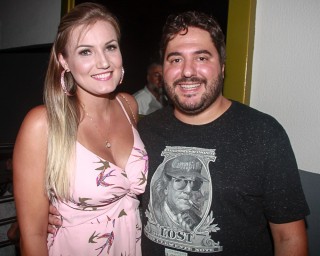 
<a style='margin-left: 5px;' class='btn btn-xs btn-social btn-facebook' href='https://www.facebook.com/sharer/sharer.php?u=https://www.galeramix.com.br/imagem/a61/800-800-90/conteudo/site_galerias/61/canja-dos-amigos-2018-live-tijucas-52.jpg' rel='popup' data-width='500' data-height='400'><i class='fa fa-facebook'></i>Compartilhar <span class='hidden-xs'>no Facebook</span>
</a> 
<a class='btn btn-default btn-xs' target='_blank' href='imagem/a61/800-800-90/conteudo/site_galerias/61/canja-dos-amigos-2018-live-tijucas-52.jpg'>
<span class='glyphicon glyphicon-cloud-download'></span> Salvar
</a>
