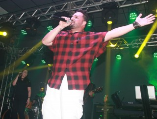 
<a style='margin-left: 5px;' class='btn btn-xs btn-social btn-facebook' href='https://www.facebook.com/sharer/sharer.php?u=https://www.galeramix.com.br/imagem/a61/800-800-90/conteudo/site_galerias/61/canja-dos-amigos-2018-live-tijucas-54.jpg' rel='popup' data-width='500' data-height='400'><i class='fa fa-facebook'></i>Compartilhar <span class='hidden-xs'>no Facebook</span>
</a> 
<a class='btn btn-default btn-xs' target='_blank' href='imagem/a61/800-800-90/conteudo/site_galerias/61/canja-dos-amigos-2018-live-tijucas-54.jpg'>
<span class='glyphicon glyphicon-cloud-download'></span> Salvar
</a>
