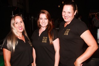 
<a style='margin-left: 5px;' class='btn btn-xs btn-social btn-facebook' href='https://www.facebook.com/sharer/sharer.php?u=https://www.galeramix.com.br/imagem/a61/800-800-90/conteudo/site_galerias/61/canja-dos-amigos-2018-live-tijucas-56.jpg' rel='popup' data-width='500' data-height='400'><i class='fa fa-facebook'></i>Compartilhar <span class='hidden-xs'>no Facebook</span>
</a> 
<a class='btn btn-default btn-xs' target='_blank' href='imagem/a61/800-800-90/conteudo/site_galerias/61/canja-dos-amigos-2018-live-tijucas-56.jpg'>
<span class='glyphicon glyphicon-cloud-download'></span> Salvar
</a>
