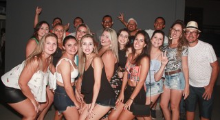 
<a style='margin-left: 5px;' class='btn btn-xs btn-social btn-facebook' href='https://www.facebook.com/sharer/sharer.php?u=https://www.galeramix.com.br/imagem/a61/800-800-90/conteudo/site_galerias/61/canja-dos-amigos-2018-live-tijucas-62.jpg' rel='popup' data-width='500' data-height='400'><i class='fa fa-facebook'></i>Compartilhar <span class='hidden-xs'>no Facebook</span>
</a> 
<a class='btn btn-default btn-xs' target='_blank' href='imagem/a61/800-800-90/conteudo/site_galerias/61/canja-dos-amigos-2018-live-tijucas-62.jpg'>
<span class='glyphicon glyphicon-cloud-download'></span> Salvar
</a>
