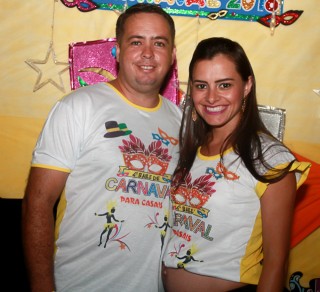 
                            <a style='margin-left: 5px;' class='btn btn-xs btn-social btn-facebook' href='https://www.facebook.com/sharer/sharer.php?u=https://www.galeramix.com.br/imagem/a63/800-800-90/conteudo/site_galerias/63/baile-de-carnaval-para-casais-ctg-fogao-de-lenha-tijucas-100.jpg' rel='popup' data-width='500' data-height='400'><i class='fa fa-facebook'></i>Compartilhar <span class='hidden-xs'>no Facebook</span>
                        </a> 
                        <a class='btn btn-default btn-xs' target='_blank' href='imagem/a63/800-800-90/conteudo/site_galerias/63/baile-de-carnaval-para-casais-ctg-fogao-de-lenha-tijucas-100.jpg'>
                            <span class='glyphicon glyphicon-cloud-download'></span> Salvar
                        </a>
                        