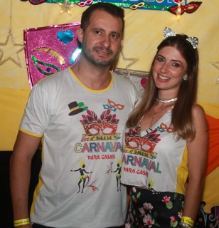 
<a style='margin-left: 5px;' class='btn btn-xs btn-social btn-facebook' href='https://www.facebook.com/sharer/sharer.php?u=https://www.galeramix.com.br/imagem/a63/800-800-90/conteudo/site_galerias/63/baile-de-carnaval-para-casais-ctg-fogao-de-lenha-tijucas-120.jpg' rel='popup' data-width='500' data-height='400'><i class='fa fa-facebook'></i>Compartilhar <span class='hidden-xs'>no Facebook</span>
</a> 
<a class='btn btn-default btn-xs' target='_blank' href='imagem/a63/800-800-90/conteudo/site_galerias/63/baile-de-carnaval-para-casais-ctg-fogao-de-lenha-tijucas-120.jpg'>
<span class='glyphicon glyphicon-cloud-download'></span> Salvar
</a>
