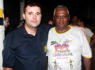 
<a style='margin-left: 5px;' class='btn btn-xs btn-social btn-facebook' href='https://www.facebook.com/sharer/sharer.php?u=https://www.galeramix.com.br/imagem/a63/800-800-90/conteudo/site_galerias/63/baile-de-carnaval-para-casais-ctg-fogao-de-lenha-tijucas-126.jpg' rel='popup' data-width='500' data-height='400'><i class='fa fa-facebook'></i>Compartilhar <span class='hidden-xs'>no Facebook</span>
</a> 
<a class='btn btn-default btn-xs' target='_blank' href='imagem/a63/800-800-90/conteudo/site_galerias/63/baile-de-carnaval-para-casais-ctg-fogao-de-lenha-tijucas-126.jpg'>
<span class='glyphicon glyphicon-cloud-download'></span> Salvar
</a>
