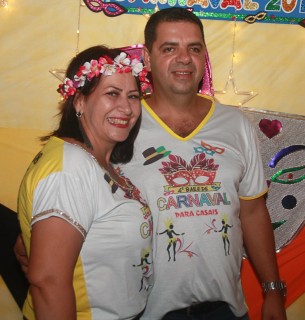 
<a style='margin-left: 5px;' class='btn btn-xs btn-social btn-facebook' href='https://www.facebook.com/sharer/sharer.php?u=https://www.galeramix.com.br/imagem/a63/800-800-90/conteudo/site_galerias/63/baile-de-carnaval-para-casais-ctg-fogao-de-lenha-tijucas-13.jpg' rel='popup' data-width='500' data-height='400'><i class='fa fa-facebook'></i>Compartilhar <span class='hidden-xs'>no Facebook</span>
</a> 
<a class='btn btn-default btn-xs' target='_blank' href='imagem/a63/800-800-90/conteudo/site_galerias/63/baile-de-carnaval-para-casais-ctg-fogao-de-lenha-tijucas-13.jpg'>
<span class='glyphicon glyphicon-cloud-download'></span> Salvar
</a>
