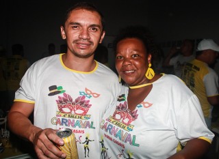 
<a style='margin-left: 5px;' class='btn btn-xs btn-social btn-facebook' href='https://www.facebook.com/sharer/sharer.php?u=https://www.galeramix.com.br/imagem/a63/800-800-90/conteudo/site_galerias/63/baile-de-carnaval-para-casais-ctg-fogao-de-lenha-tijucas-130.jpg' rel='popup' data-width='500' data-height='400'><i class='fa fa-facebook'></i>Compartilhar <span class='hidden-xs'>no Facebook</span>
</a> 
<a class='btn btn-default btn-xs' target='_blank' href='imagem/a63/800-800-90/conteudo/site_galerias/63/baile-de-carnaval-para-casais-ctg-fogao-de-lenha-tijucas-130.jpg'>
<span class='glyphicon glyphicon-cloud-download'></span> Salvar
</a>
