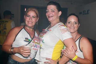 
<a style='margin-left: 5px;' class='btn btn-xs btn-social btn-facebook' href='https://www.facebook.com/sharer/sharer.php?u=https://www.galeramix.com.br/imagem/a63/800-800-90/conteudo/site_galerias/63/baile-de-carnaval-para-casais-ctg-fogao-de-lenha-tijucas-132.jpg' rel='popup' data-width='500' data-height='400'><i class='fa fa-facebook'></i>Compartilhar <span class='hidden-xs'>no Facebook</span>
</a> 
<a class='btn btn-default btn-xs' target='_blank' href='imagem/a63/800-800-90/conteudo/site_galerias/63/baile-de-carnaval-para-casais-ctg-fogao-de-lenha-tijucas-132.jpg'>
<span class='glyphicon glyphicon-cloud-download'></span> Salvar
</a>
