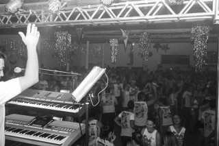 
<a style='margin-left: 5px;' class='btn btn-xs btn-social btn-facebook' href='https://www.facebook.com/sharer/sharer.php?u=https://www.galeramix.com.br/imagem/a63/800-800-90/conteudo/site_galerias/63/baile-de-carnaval-para-casais-ctg-fogao-de-lenha-tijucas-133.jpg' rel='popup' data-width='500' data-height='400'><i class='fa fa-facebook'></i>Compartilhar <span class='hidden-xs'>no Facebook</span>
</a> 
<a class='btn btn-default btn-xs' target='_blank' href='imagem/a63/800-800-90/conteudo/site_galerias/63/baile-de-carnaval-para-casais-ctg-fogao-de-lenha-tijucas-133.jpg'>
<span class='glyphicon glyphicon-cloud-download'></span> Salvar
</a>
