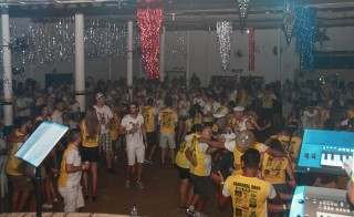 
<a style='margin-left: 5px;' class='btn btn-xs btn-social btn-facebook' href='https://www.facebook.com/sharer/sharer.php?u=https://www.galeramix.com.br/imagem/a63/800-800-90/conteudo/site_galerias/63/baile-de-carnaval-para-casais-ctg-fogao-de-lenha-tijucas-134.jpg' rel='popup' data-width='500' data-height='400'><i class='fa fa-facebook'></i>Compartilhar <span class='hidden-xs'>no Facebook</span>
</a> 
<a class='btn btn-default btn-xs' target='_blank' href='imagem/a63/800-800-90/conteudo/site_galerias/63/baile-de-carnaval-para-casais-ctg-fogao-de-lenha-tijucas-134.jpg'>
<span class='glyphicon glyphicon-cloud-download'></span> Salvar
</a>
