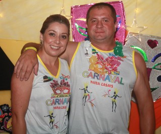 
<a style='margin-left: 5px;' class='btn btn-xs btn-social btn-facebook' href='https://www.facebook.com/sharer/sharer.php?u=https://www.galeramix.com.br/imagem/a63/800-800-90/conteudo/site_galerias/63/baile-de-carnaval-para-casais-ctg-fogao-de-lenha-tijucas-14.jpg' rel='popup' data-width='500' data-height='400'><i class='fa fa-facebook'></i>Compartilhar <span class='hidden-xs'>no Facebook</span>
</a> 
<a class='btn btn-default btn-xs' target='_blank' href='imagem/a63/800-800-90/conteudo/site_galerias/63/baile-de-carnaval-para-casais-ctg-fogao-de-lenha-tijucas-14.jpg'>
<span class='glyphicon glyphicon-cloud-download'></span> Salvar
</a>
