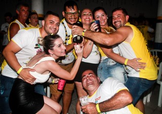 
<a style='margin-left: 5px;' class='btn btn-xs btn-social btn-facebook' href='https://www.facebook.com/sharer/sharer.php?u=https://www.galeramix.com.br/imagem/a63/800-800-90/conteudo/site_galerias/63/baile-de-carnaval-para-casais-ctg-fogao-de-lenha-tijucas-143.jpg' rel='popup' data-width='500' data-height='400'><i class='fa fa-facebook'></i>Compartilhar <span class='hidden-xs'>no Facebook</span>
</a> 
<a class='btn btn-default btn-xs' target='_blank' href='imagem/a63/800-800-90/conteudo/site_galerias/63/baile-de-carnaval-para-casais-ctg-fogao-de-lenha-tijucas-143.jpg'>
<span class='glyphicon glyphicon-cloud-download'></span> Salvar
</a>
