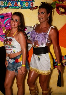 
<a style='margin-left: 5px;' class='btn btn-xs btn-social btn-facebook' href='https://www.facebook.com/sharer/sharer.php?u=https://www.galeramix.com.br/imagem/a63/800-800-90/conteudo/site_galerias/63/baile-de-carnaval-para-casais-ctg-fogao-de-lenha-tijucas-147.jpg' rel='popup' data-width='500' data-height='400'><i class='fa fa-facebook'></i>Compartilhar <span class='hidden-xs'>no Facebook</span>
</a> 
<a class='btn btn-default btn-xs' target='_blank' href='imagem/a63/800-800-90/conteudo/site_galerias/63/baile-de-carnaval-para-casais-ctg-fogao-de-lenha-tijucas-147.jpg'>
<span class='glyphicon glyphicon-cloud-download'></span> Salvar
</a>
