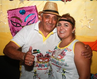 
<a style='margin-left: 5px;' class='btn btn-xs btn-social btn-facebook' href='https://www.facebook.com/sharer/sharer.php?u=https://www.galeramix.com.br/imagem/a63/800-800-90/conteudo/site_galerias/63/baile-de-carnaval-para-casais-ctg-fogao-de-lenha-tijucas-152.jpg' rel='popup' data-width='500' data-height='400'><i class='fa fa-facebook'></i>Compartilhar <span class='hidden-xs'>no Facebook</span>
</a> 
<a class='btn btn-default btn-xs' target='_blank' href='imagem/a63/800-800-90/conteudo/site_galerias/63/baile-de-carnaval-para-casais-ctg-fogao-de-lenha-tijucas-152.jpg'>
<span class='glyphicon glyphicon-cloud-download'></span> Salvar
</a>
