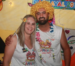 
<a style='margin-left: 5px;' class='btn btn-xs btn-social btn-facebook' href='https://www.facebook.com/sharer/sharer.php?u=https://www.galeramix.com.br/imagem/a63/800-800-90/conteudo/site_galerias/63/baile-de-carnaval-para-casais-ctg-fogao-de-lenha-tijucas-16.jpg' rel='popup' data-width='500' data-height='400'><i class='fa fa-facebook'></i>Compartilhar <span class='hidden-xs'>no Facebook</span>
</a> 
<a class='btn btn-default btn-xs' target='_blank' href='imagem/a63/800-800-90/conteudo/site_galerias/63/baile-de-carnaval-para-casais-ctg-fogao-de-lenha-tijucas-16.jpg'>
<span class='glyphicon glyphicon-cloud-download'></span> Salvar
</a>
