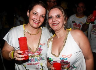 
<a style='margin-left: 5px;' class='btn btn-xs btn-social btn-facebook' href='https://www.facebook.com/sharer/sharer.php?u=https://www.galeramix.com.br/imagem/a63/800-800-90/conteudo/site_galerias/63/baile-de-carnaval-para-casais-ctg-fogao-de-lenha-tijucas-161.jpg' rel='popup' data-width='500' data-height='400'><i class='fa fa-facebook'></i>Compartilhar <span class='hidden-xs'>no Facebook</span>
</a> 
<a class='btn btn-default btn-xs' target='_blank' href='imagem/a63/800-800-90/conteudo/site_galerias/63/baile-de-carnaval-para-casais-ctg-fogao-de-lenha-tijucas-161.jpg'>
<span class='glyphicon glyphicon-cloud-download'></span> Salvar
</a>
