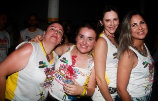 
<a style='margin-left: 5px;' class='btn btn-xs btn-social btn-facebook' href='https://www.facebook.com/sharer/sharer.php?u=https://www.galeramix.com.br/imagem/a63/800-800-90/conteudo/site_galerias/63/baile-de-carnaval-para-casais-ctg-fogao-de-lenha-tijucas-162.jpg' rel='popup' data-width='500' data-height='400'><i class='fa fa-facebook'></i>Compartilhar <span class='hidden-xs'>no Facebook</span>
</a> 
<a class='btn btn-default btn-xs' target='_blank' href='imagem/a63/800-800-90/conteudo/site_galerias/63/baile-de-carnaval-para-casais-ctg-fogao-de-lenha-tijucas-162.jpg'>
<span class='glyphicon glyphicon-cloud-download'></span> Salvar
</a>
