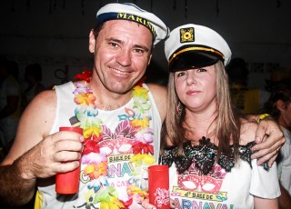 
<a style='margin-left: 5px;' class='btn btn-xs btn-social btn-facebook' href='https://www.facebook.com/sharer/sharer.php?u=https://www.galeramix.com.br/imagem/a63/800-800-90/conteudo/site_galerias/63/baile-de-carnaval-para-casais-ctg-fogao-de-lenha-tijucas-163.jpg' rel='popup' data-width='500' data-height='400'><i class='fa fa-facebook'></i>Compartilhar <span class='hidden-xs'>no Facebook</span>
</a> 
<a class='btn btn-default btn-xs' target='_blank' href='imagem/a63/800-800-90/conteudo/site_galerias/63/baile-de-carnaval-para-casais-ctg-fogao-de-lenha-tijucas-163.jpg'>
<span class='glyphicon glyphicon-cloud-download'></span> Salvar
</a>
