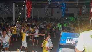 
<a style='margin-left: 5px;' class='btn btn-xs btn-social btn-facebook' href='https://www.facebook.com/sharer/sharer.php?u=https://www.galeramix.com.br/imagem/a63/800-800-90/conteudo/site_galerias/63/baile-de-carnaval-para-casais-ctg-fogao-de-lenha-tijucas-168.jpg' rel='popup' data-width='500' data-height='400'><i class='fa fa-facebook'></i>Compartilhar <span class='hidden-xs'>no Facebook</span>
</a> 
<a class='btn btn-default btn-xs' target='_blank' href='imagem/a63/800-800-90/conteudo/site_galerias/63/baile-de-carnaval-para-casais-ctg-fogao-de-lenha-tijucas-168.jpg'>
<span class='glyphicon glyphicon-cloud-download'></span> Salvar
</a>
