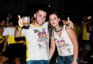 
<a style='margin-left: 5px;' class='btn btn-xs btn-social btn-facebook' href='https://www.facebook.com/sharer/sharer.php?u=https://www.galeramix.com.br/imagem/a63/800-800-90/conteudo/site_galerias/63/baile-de-carnaval-para-casais-ctg-fogao-de-lenha-tijucas-171.jpg' rel='popup' data-width='500' data-height='400'><i class='fa fa-facebook'></i>Compartilhar <span class='hidden-xs'>no Facebook</span>
</a> 
<a class='btn btn-default btn-xs' target='_blank' href='imagem/a63/800-800-90/conteudo/site_galerias/63/baile-de-carnaval-para-casais-ctg-fogao-de-lenha-tijucas-171.jpg'>
<span class='glyphicon glyphicon-cloud-download'></span> Salvar
</a>
